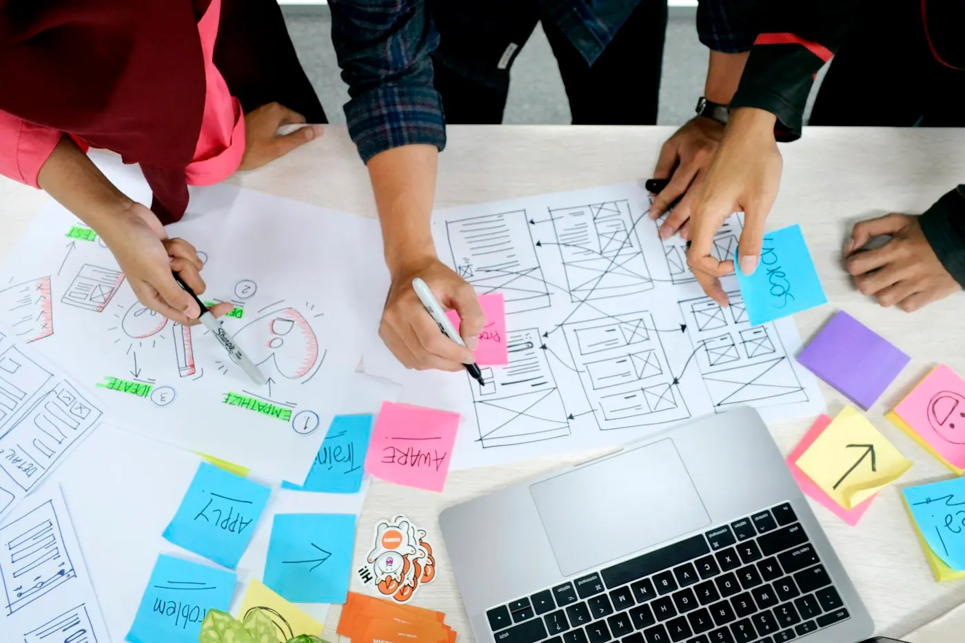 Team planning the structure of a website with sticky notes